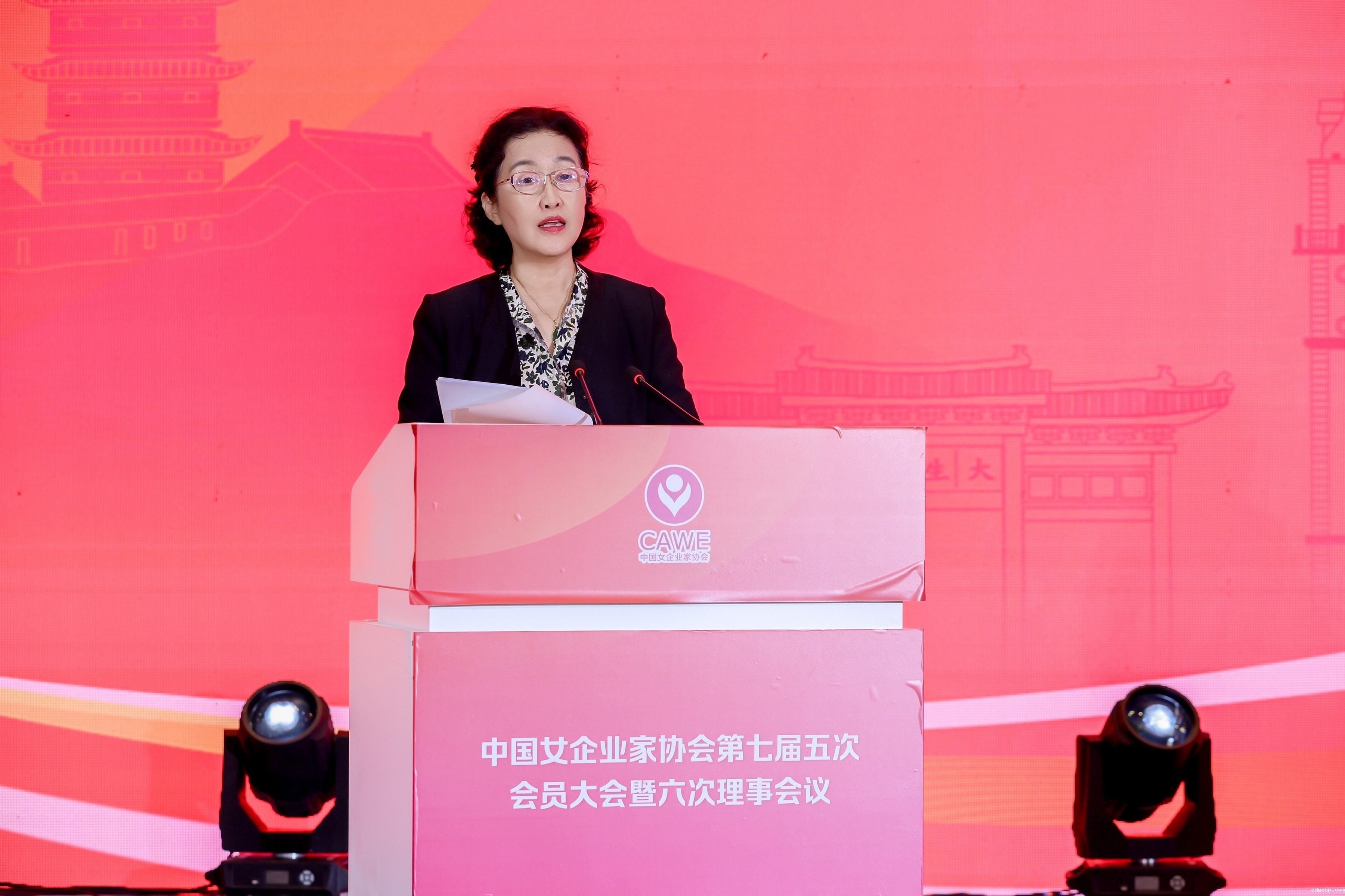 18新利怎样“走进张謇故里 共话实业报国”主题活动暨第七届五次会员大会在南通举行